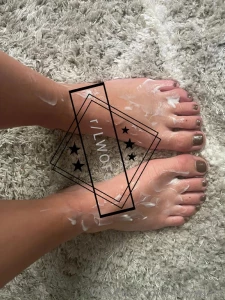 Lizzy Wurst Bare Feet Lotion Onlyfans Set Leaked