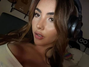 Andrea Botez Face Close-Up Selfies Set Leaked 3048