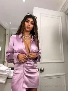 Mia Khalifa Topless High Heel Try-On OnlyFans Video Leaked 27452