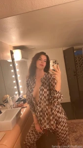 KittyPlays Sexy Cleavage Mirror Selfies Fansly Set Leaked 3805