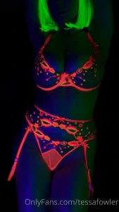 Tessa Fowler Nude Neon Body Paint OnlyFans Video Leaked 34462