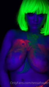 Tessa Fowler Nude Neon Body Paint OnlyFans Video Leaked 34466