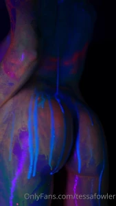 Tessa Fowler Nude Neon Body Paint OnlyFans Video Leaked 34475