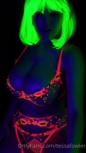 Tessa Fowler Nude Neon Body Paint OnlyFans Video Leaked 34477