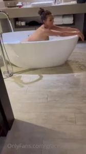 GraceWearsLace Nude Bath Cunnilingus OnlyFans Video Leaked 4086