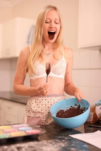 Lara de Wit Nude Kitchen Cooking Fansly Set Leaked 42495
