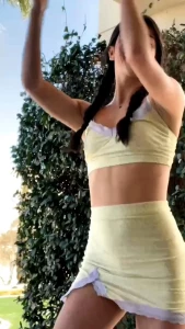 Charli D&#8217;Amelio Sexy Midriff Skirt Dance Video Leaked 44706