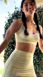 Charli D&#8217;Amelio Sexy Midriff Skirt Dance Video Leaked 44709