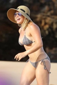 Hilary Duff Paparazzi Bikini Beach Set Leaked 45958