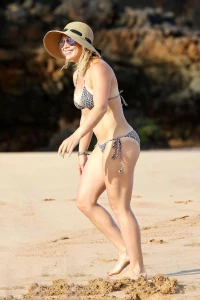 Hilary Duff Paparazzi Bikini Beach Set Leaked 45960