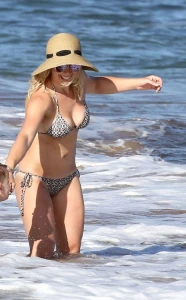 Hilary Duff Paparazzi Bikini Beach Set Leaked 45968