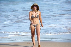 Hilary Duff Paparazzi Bikini Beach Set Leaked 45972