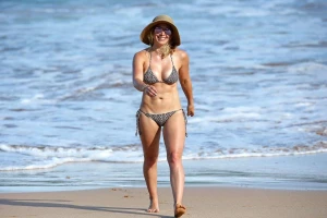 Hilary Duff Paparazzi Bikini Beach Set Leaked 45973