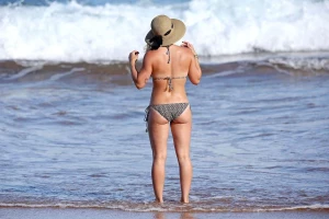 Hilary Duff Paparazzi Bikini Beach Set Leaked 45975