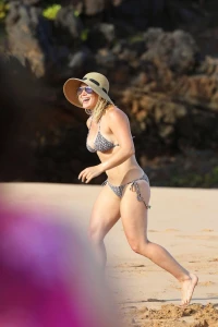 Hilary Duff Paparazzi Bikini Beach Set Leaked 45977