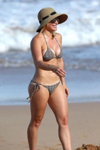 Hilary Duff Paparazzi Bikini Beach Set Leaked 45978