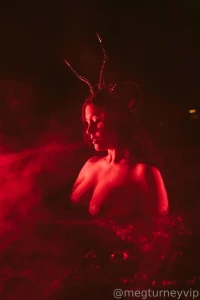 Meg Turney Nude Krampus Hot Tub Onlyfans Set Leaked 49287