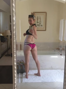 Iliza Shlesinger Sexy Bikini Selfies Set Leaked 50229