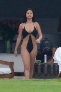 Selena Gomez Sexy One-Piece Swimsuit Paparazzi Set Leaked