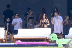 Selena Gomez Sexy One-Piece Swimsuit Paparazzi Set Leaked 55582