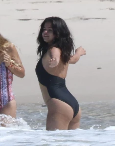 Selena Gomez Sexy One-Piece Swimsuit Paparazzi Set Leaked 55599