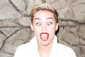 Miley Cyrus See-Through Panties BTS Set Leaked 59058