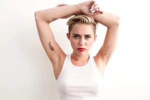 Miley Cyrus See-Through Panties BTS Set Leaked 59059
