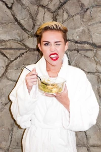 Miley Cyrus See-Through Panties BTS Set Leaked 59063