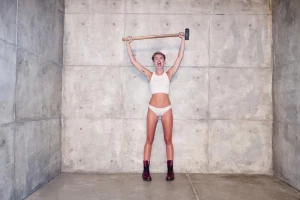 Miley Cyrus See-Through Panties BTS Set Leaked 59065