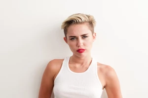 Miley Cyrus See-Through Panties BTS Set Leaked 59069