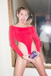 Miley Cyrus Thong Photoshoot Outtakes Set Leaked 61546