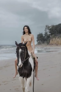 Kendall Jenner Nude Horse Riding Set Leaked 73410