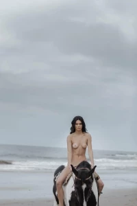 Kendall Jenner Nude Horse Riding Set Leaked 73415