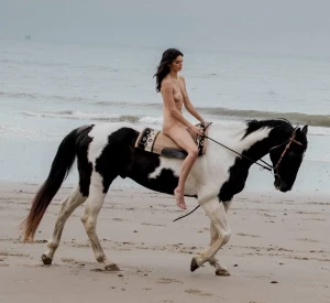 Kendall Jenner Nude Horse Riding Set Leaked 73420