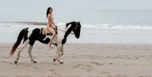 Kendall Jenner Nude Horse Riding Set Leaked 73423