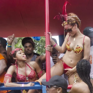 Rihanna Bikini Nip Slip Barbados Festival Photos Leaked 90118