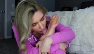 Alinity Feet Licking Onlyfans Video Leaked 91786