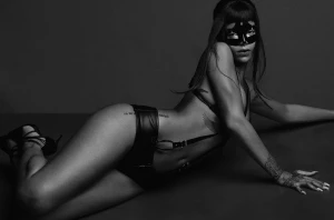Rihanna Nude Modeling Photoshoot Set Leaked 92479