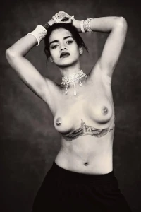 Rihanna Nude Modeling Photoshoot Set Leaked 92486