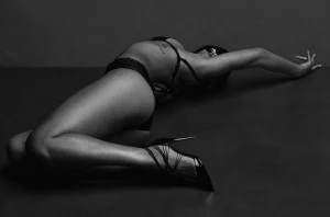 Rihanna Nude Modeling Photoshoot Set Leaked 92487