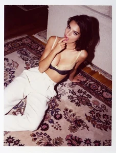 Emily Ratajkowski Nude Lingerie Photoshoot Leaked