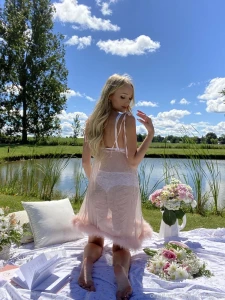 GwenGwiz Nude Onlyfans Picnic Set Leaked