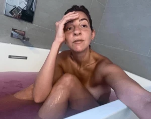 Gabbie Hanna Nude In Bath