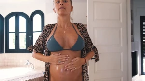Janni Olsson Deler Precgnancy Boobs