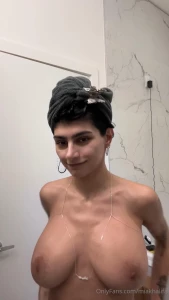 Mia Khalifa Nude Dressing OnlyFans Video Leaked 130420