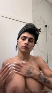 Mia Khalifa Nude Dressing OnlyFans Video Leaked 130422